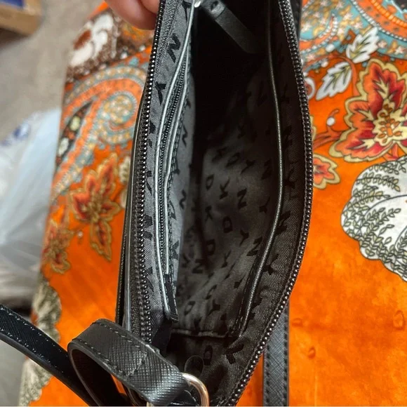 DKNY Black crossbody bag with adjustable strap 100%PVC - Picture 11 of 16